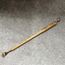 Usado, Chaveiro massageador de madeira vintage bronze em forma de mão cabo arranhador traseiro 19" comprar usado Usado, Chaveiro massageador de madeira vintage bronze em forma de mão cabo arranhador traseiro 19" comprar usado  Enviando para Brazil