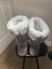 Pairs ugg boots for sale  Indianapolis