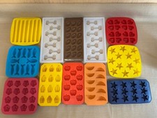 Lote Diverso de 12 Moldes de Silicone e Plástico, Gelatina Doce Estrelas de Gelo Frutas Ossos de Cachorro comprar usado  Enviando para Brazil