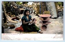 Woman making clay d'occasion  Expédié en Belgium