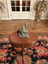 Casa de bonecas escultura de elefante de porcelana assinada por artesão Laurel Coulon comprar usado Casa de bonecas escultura de elefante de porcelana assinada por artesão Laurel Coulon comprar usado  Enviando para Brazil