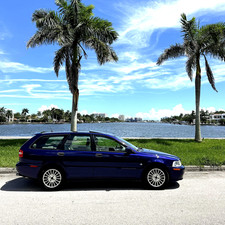 2004 volvo v40 for sale  Hollywood