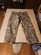 Pantaloni esercito goretex usato Pantaloni esercito goretex usato  Spedire a Italy