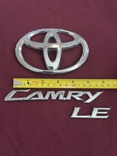 2007-2011 TOYOTA CAMRY LE TAMPA TRASEIRA CONJUNTO DE EMBLEMA CROMADO + CRACHÁ (3) peças comprar usado  Enviando para Brazil