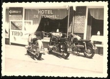 Fotografie Motorrad BMW und Puch, Krad am Hotel De Tunnel, Trio & Coca Cola Rek  comprar usado Fotografie Motorrad BMW und Puch, Krad am Hotel De Tunnel, Trio & Coca Cola Rek  comprar usado  Enviando para Brazil