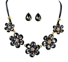 Flower elegant necklace for sale  Pawtucket