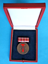 Medaille verdienter aktivist gebraucht kaufen  Berlin