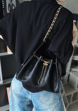 Bolsa de mão Chanel 25 pequena Hobo Matelasse couro de bezerro granulado preto metal dourado, usado comprar usado  Enviando para Brazil