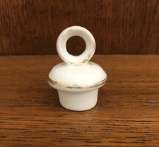 Vecchio tappo porcellana usato Vecchio tappo porcellana usato  Roma