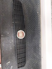 Griglia superiore radiatore usato  Mondragone