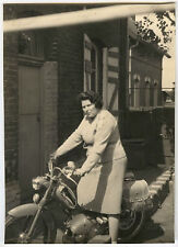 Antique photo women d'occasion  Expédié en Belgium