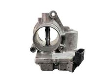 7701062300 throttle body d'occasion  Expédié en Belgium