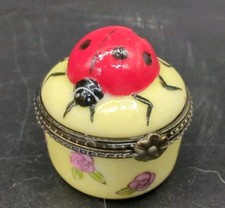 Caixa de bugigangas Lady Bug com minúscula Lady Bug Suprise na caixa 1,5 pol X 1,5 pol comprar usado  Enviando para Brazil