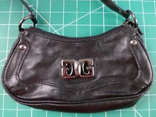 Bolsa de mão Guess de couro preta logotipo cor prata, design de botões pressionados comprar usado  Enviando para Brazil