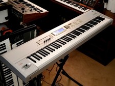 Must see korg for sale  Englewood