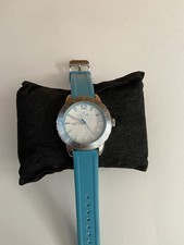 Relógio feminino Lacoste LC.54.3.27.2270 nova bateria funciona muito bem, rosto tem arranhões’s comprar usado  Enviando para Brazil
