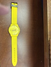 Relógio amarelo Everlast com caixa comprar usado  Enviando para Brazil