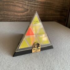 Usado, Rompecabezas tipo cubo pirámide Rubix pirámide vintage Pyraminx de TOMY 1981 neón con estuche segunda mano  Embacar hacia Argentina