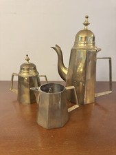 Juego de té o café de latón de 3 piezas con tetera/cafetera, crema y trozos de azúcar.  segunda mano  Embacar hacia Mexico