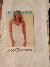 Etiqueta de roupa feminina de lingerie Warners modelo loira bonita em cetim slip comprar usado  Enviando para Brazil