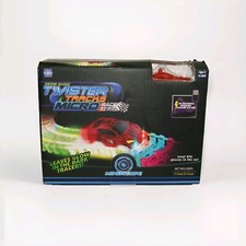 Carro de corrida Twister Tracks micro flexível neon brilho no escuro 11 pés de pista FUNCIONA comprar usado  Enviando para Brazil