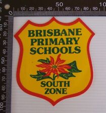 ADESIVO PUBLICITÁRIO VINTAGE DE VINIL BRISBANE ESCOLAS PRIMÁRIAS ZONA SUL CRISTA, usado comprar usado  Enviando para Brazil