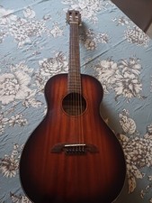 Chitarra acustica amplificata usato  Vaiano Cremasco