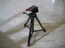 Cavalletto treppiedi fotocamer usato  Baronissi