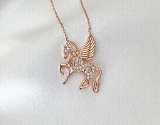 Pingente feminino folheado a ouro rosa 14K design cavalo corte redondo diamante simulado 2 quilates comprar usado Pingente feminino folheado a ouro rosa 14K design cavalo corte redondo diamante simulado 2 quilates comprar usado  Enviando para Brazil