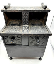 Aparador estilo gótico para casa de bonecas artesanal VNTG, esculpido, metal, madeira pintada de preto, usado comprar usado  Enviando para Brazil
