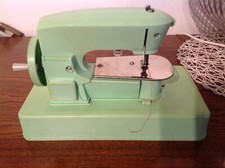 Antique sewing machine d'occasion  Expédié en Belgium