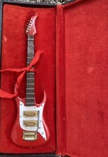 Música ~ Réplica de guitarra elétrica miniatura modelo vem com caixa comprar usado  Enviando para Brazil