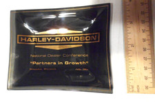 Bandeja de vidro vintage Harley Davidson Motorcycles Dealer Conference 1964 Milwaukee comprar usado Bandeja de vidro vintage Harley Davidson Motorcycles Dealer Conference 1964 Milwaukee comprar usado  Enviando para Brazil