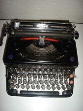 Macchina scrivere antica usato  Schiavon