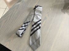 Cravate burberry soie d'occasion  Andeville