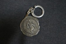 Ancien porte cle d'occasion  Neuville-aux-Bois