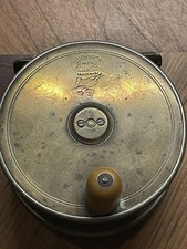 Carretel de pesca antigo resistente latão/ebonita carretel vara logotipo mão C1890s 9cm D 4,5cm W comprar usado Carretel de pesca antigo resistente latão/ebonita carretel vara logotipo mão C1890s 9cm D 4,5cm W comprar usado  Enviando para Brazil