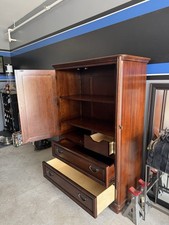 Classic wooden armoire d'occasion  Expédié en Belgium