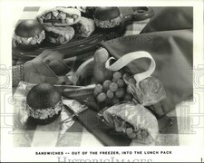 1984 Press Photo Sanduíches--fora do freezer para o pacote de almoço - nob12795 comprar usado  Enviando para Brazil