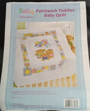 Herrschners "Patchwork Teddies Baby Quilt" Kit Estampado, aberto, iniciado, com fio dental comprar usado  Enviando para Brazil