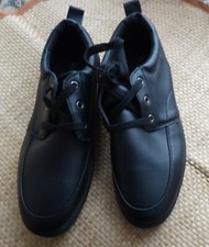 Chaussures 51000 noire d'occasion  Montluçon