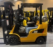 2019 Caterpillar 2C5000 5000 lb mastro de 3 estágios 42/48" garfos câmbio lateral 947 horas comprar usado  Enviando para Brazil