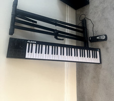Alesis v61 keyboard for sale  HARROGATE