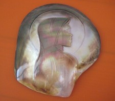 Coquille nacre sculptée d'occasion  Bordeaux-