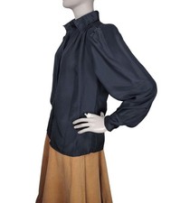 Usado, Blusa vintage anos 80 preta plissada ombro alto folhado manga balão botão para baixo comprar usado Usado, Blusa vintage anos 80 preta plissada ombro alto folhado manga balão botão para baixo comprar usado  Enviando para Brazil