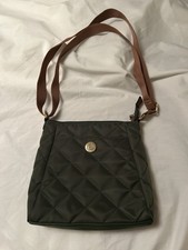 Bolsa feminina Tommy Hilfiger acolchoada oliva náilon Rae X Body fácil de limpar comprar usado  Enviando para Brazil