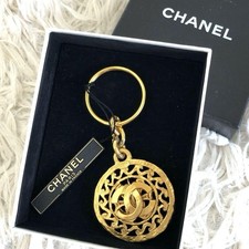Chanel keyring gold d'occasion  Expédié en Belgium