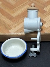 Moedor de carne e tigela Bodo Hennig vintage casa de bonecas miniatura 1:12 sem alça comprar usado  Enviando para Brazil