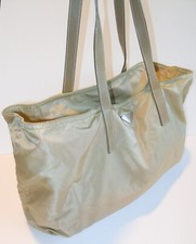 AUTÊNTICA BOLSA/OMBRO FEMININA VINTAGE PRADA CÁQUI-BEGE NÁILON GRANDE DOBRÁVEL! comprar usado  Enviando para Brazil