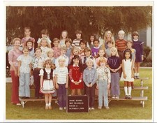 FOTO ENCONTRADA 8 x 10 CLASSE FOTO DOS ANOS 1970 Cor ORIGINAL ESCOLA CRIANÇAS 55 2 W comprar usado  Enviando para Brazil
